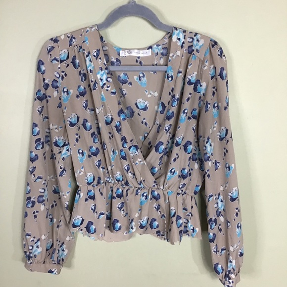 Women Shirt Resell Box Various sizes  10 pieces NWT- EUC Sizes Small to … - Picture 5 of 13